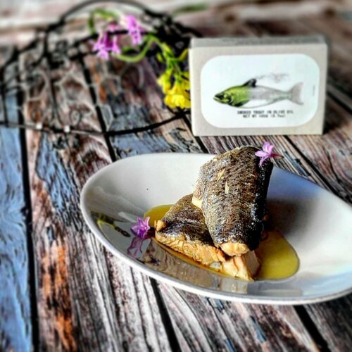 José Gourmet Smoked Trout Fillets in Olive Oil