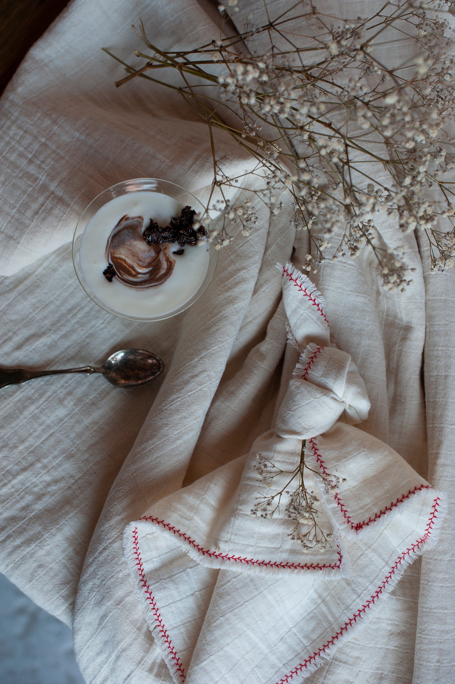 BICLA // Set of 2 Natural Napkins With Red Branch