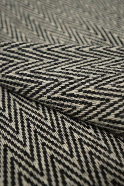 CHICoracão Wool Blanket | "Thorn" Black