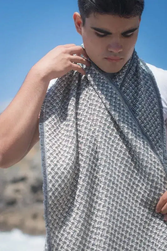 CHICoração Cotton Scarf // "Swallow" Gray