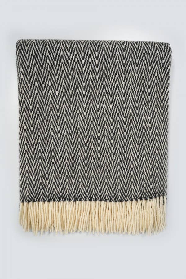CHICoracão Wool Blanket | "Thorn" Black