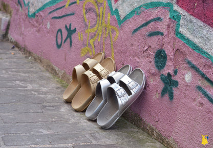 Cacatoès // Baleia Metallic Silver Sandals