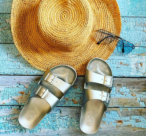 Cacatoès // Baleia Metallic Silver Sandals