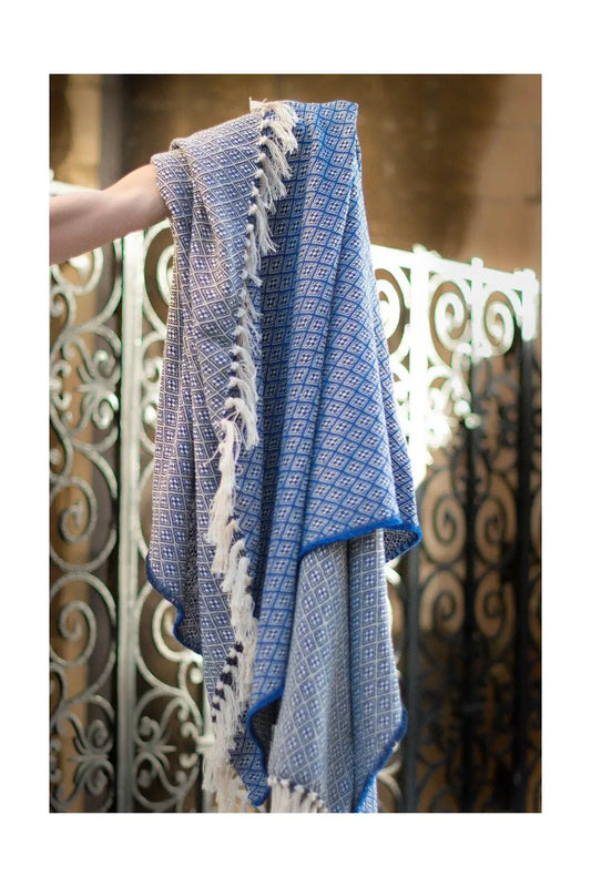 CHICoração Flower Bicolor Cotton Blanket | Dark Blue/Port Blue