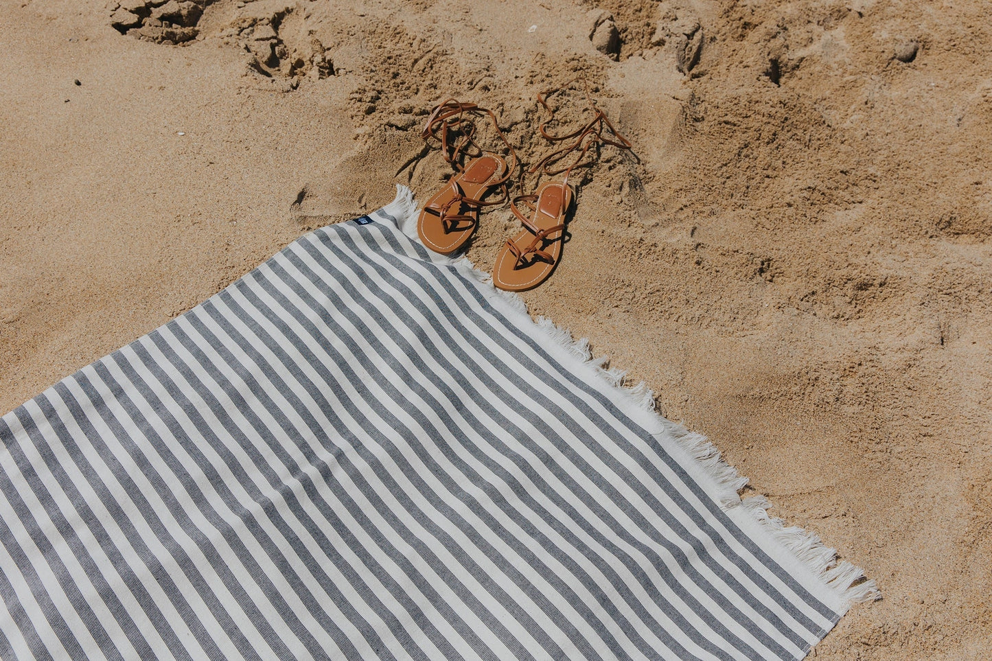 Barra Beach Towel // Black