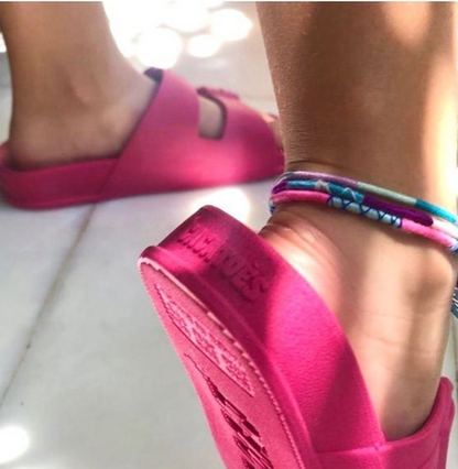 Cacatoès // Rio De Janeiro Raspberry Sandals